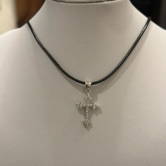 Stunning Moissanite Cross Necklace Sterling Silver Pendant - Picture 3 of 6
